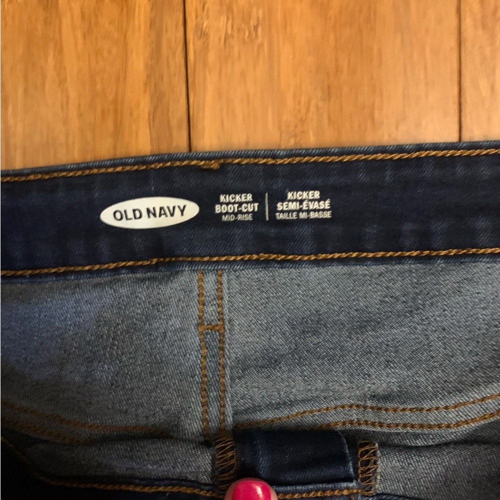 Old Navy Mid-Rise Kicker Boot-Cut Jeans - Long Fit - Picture 5 of 6
